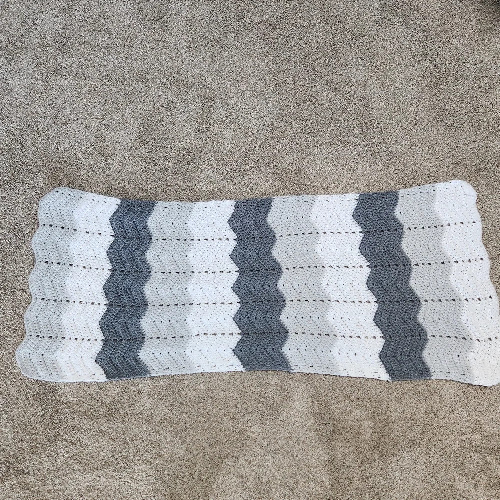 Hand Knitted Gray and White Table Runner
